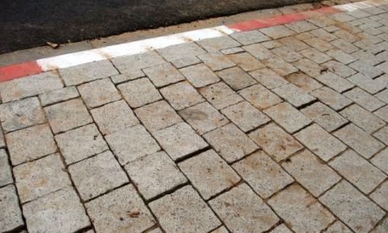 הרצפה עקומה