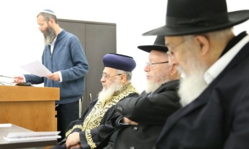 הרבנים מקשיבים לרב לוינשטיין