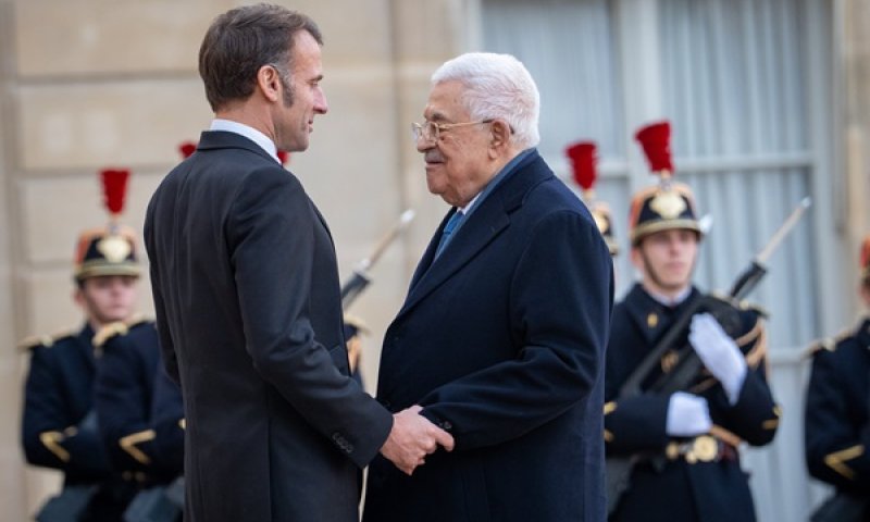 [צילום: מתוך הטוויטר של נשיא צרפת]