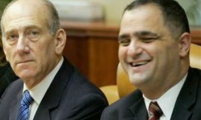 יחזקאל ואולמרט. השר תמך בבנייה [צילום: AP]