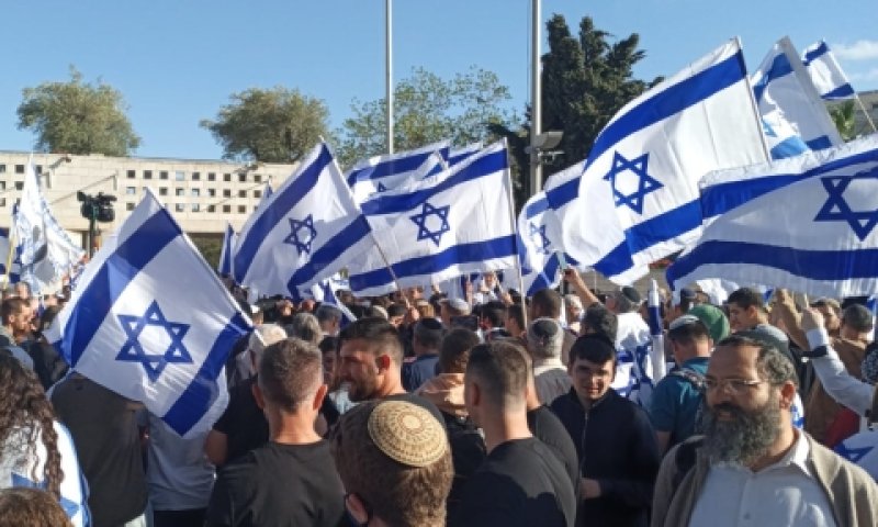 עשרות שוטרים חסמו את הצועדים [צילום: הקו האדום]