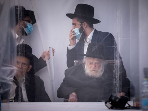 הרבנים חיים קניבסקי וגרשון אדלשטיין [צילום: יונתן זינדל/פלאש 90]