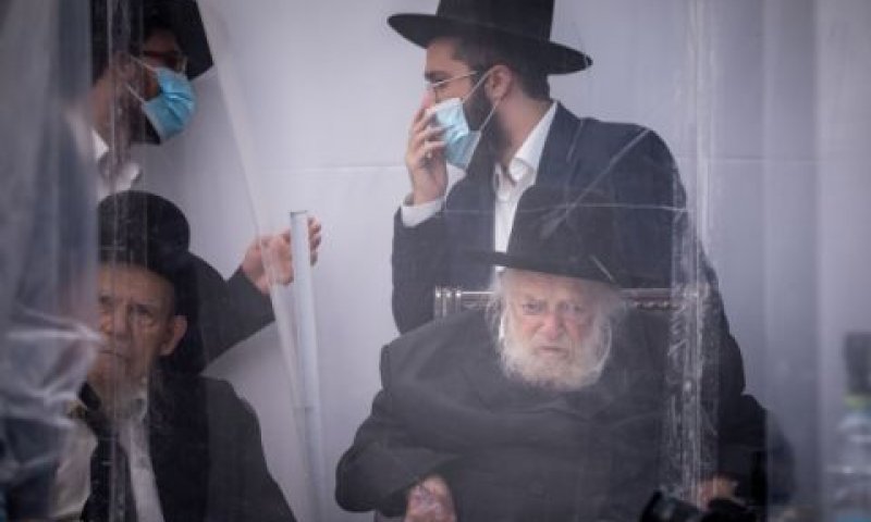 הרבנים אדלשטיין וקניבסקי [צילום: יונתן זינדל/פלאש 90]