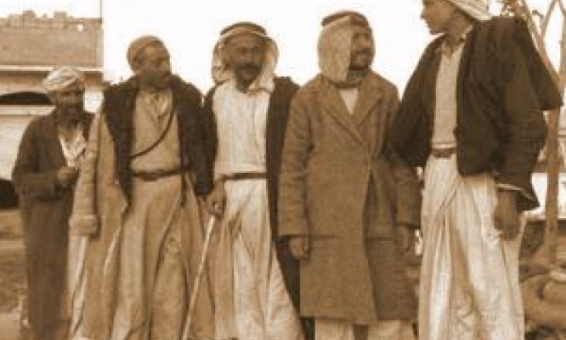 מלחמת העצמאות. האוכלוסיה הערבית בפלוג'ה יוצאת לבחון את האיזור לאחר פינוי המצרים משם [צילום ארכיון: לע"מ]