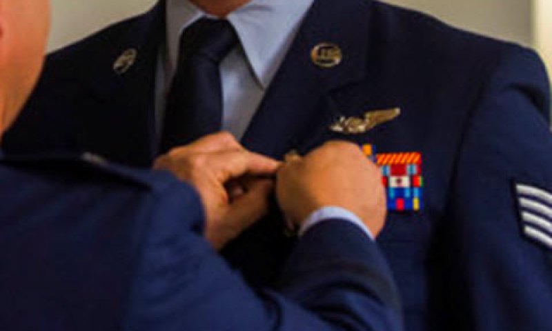 מצטיינים [צילום: Senior Airman Luke Kitterman/U.S. Air Force via AP]