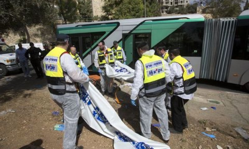 הפיגוע בארמון הנציב [צילום: צפריר אביוב/AP]