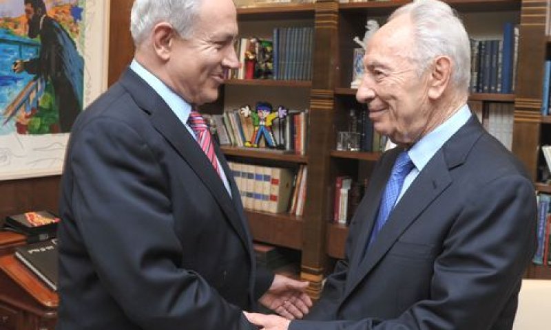 נתניהו ופרס בבית הנשיא [צילום: לע"מ]