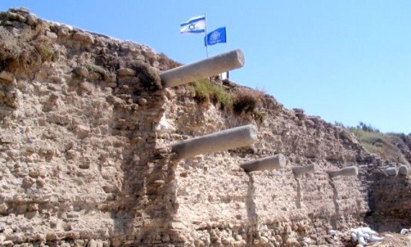שימור קיר העמודים באשקלון [חנן לבבי]