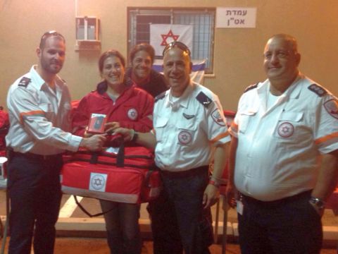 טקס סיום קורס חובשי רפואת חירום ונהגי אמבולנס בצוחר [צילום: דוברות מד"א]