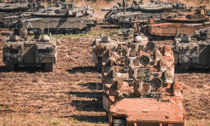 טנקים בגבול לבנון בסוף השבוע שעבר [צילום: אייל מרגולין, פלאש 90]