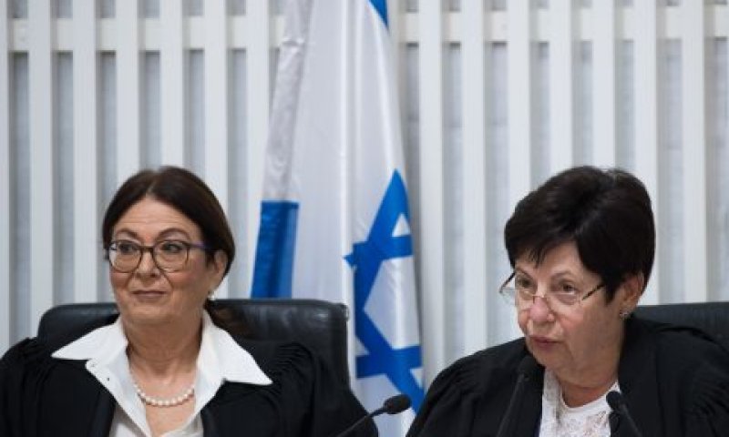 מרים נאור, אסתר חיות [צילום: יונתן זינדל/פלאש 90]