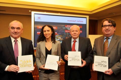 גדעון תדמור, מנכ"ל דלק אנרגיה, גבי לסט, יו"ר קבוצת דלק, דליה בלק, סמנכ"ל בקבוצת דלק ומנהלת פרויקט מילון דלק, אסי ברטפלד, מנכ"ל קבוצת דלק [צילום: יוסי זליגר]