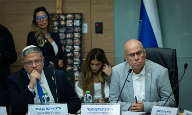 צביקה פוגל, איתמר בן-גביר [צילום: יונתן זינדל/פלאש 90]