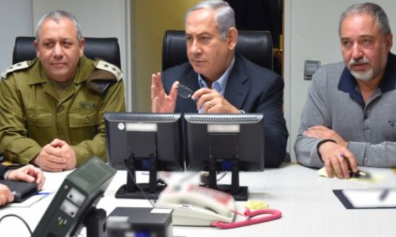 ליברמן, נתניהו, איזנקוט [צילום: אריאל חרמוני]