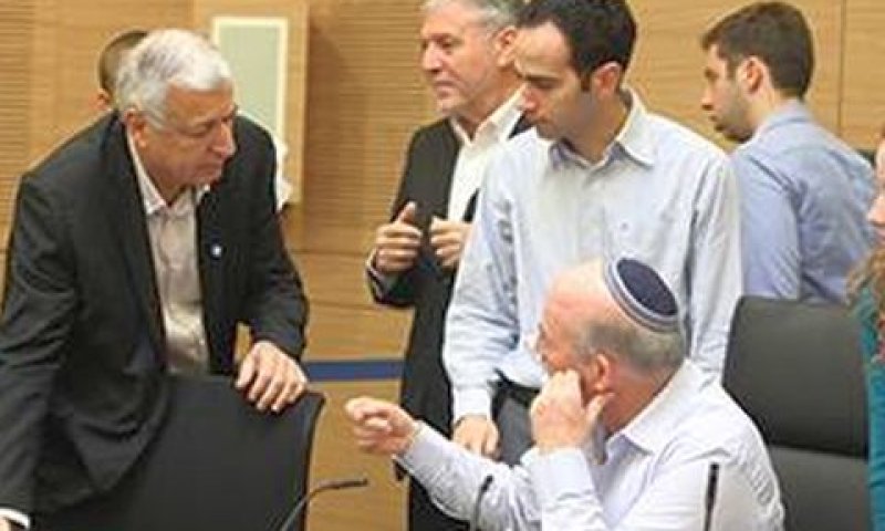 מור-יוסף מגיע לוועדת הכספים