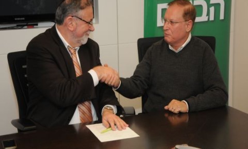מנכ"ל מרכנתיל, יעקב טננבאום, יו"ר 'מחשב לכל ילד', פרופ' אריה סקופ [צילום: יח"צ]