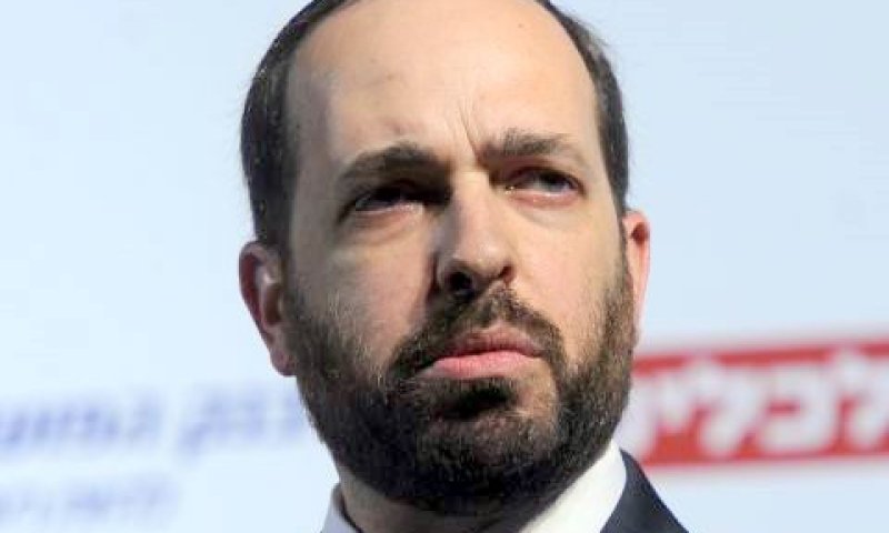 אטיאס. עסקת ענק [צילום: בוצ&acute;צ&acute;ו]
