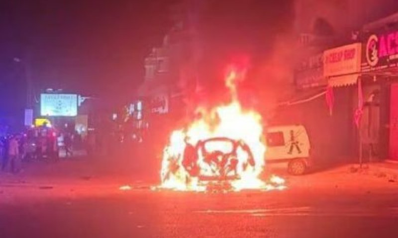 שלושה טילים נורו לעבר הרכב. שלושה נהרגו [צילום: לפי סעיף 29א' לחוק זכויות יוצרים]