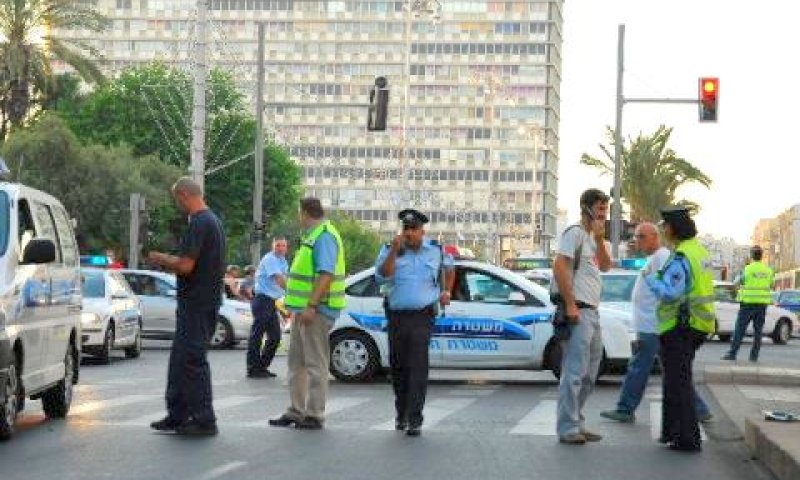 מונעים פשיעה [צילום: דוברות משטרת מחוז תל אביב]