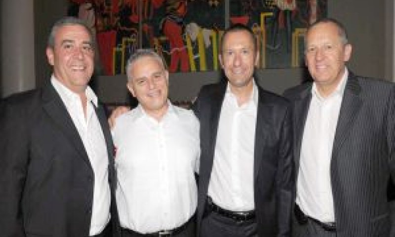 בתמונה מימין: ז'אק מולר, סמנכ"ל בכיר לאירופה, דניאל דוימו, נשיא חטיבת המכירות לאזור EMEA-LAM, שמעון אברבנאל, מנכ"ל APC ישראל ופרנסיסקו אלווארז, מנהל האזור ב-AP