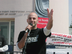 יו"ר אגודת הסטודנטים מפגין, [צילום: ניב קלדרון]