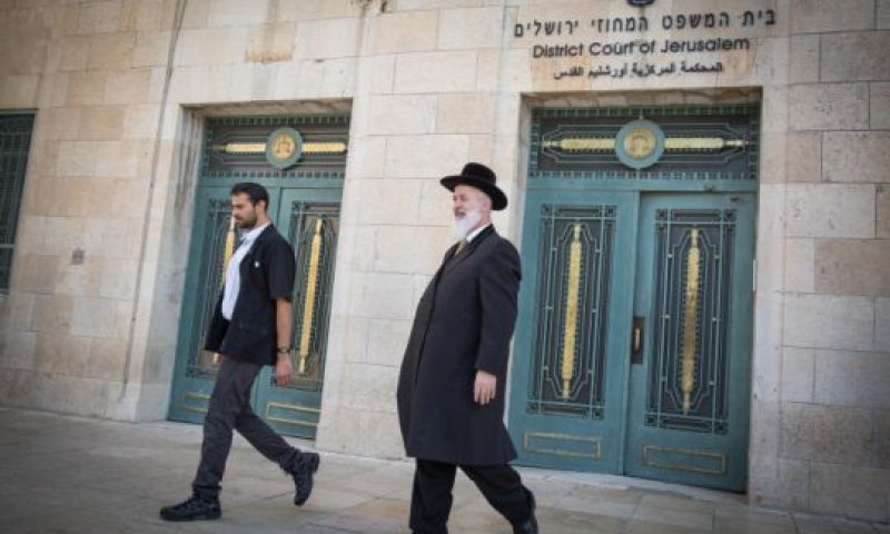 מצגר. "חוסרים בודדים" [צילום: הדס פרוש, פלאש 90]