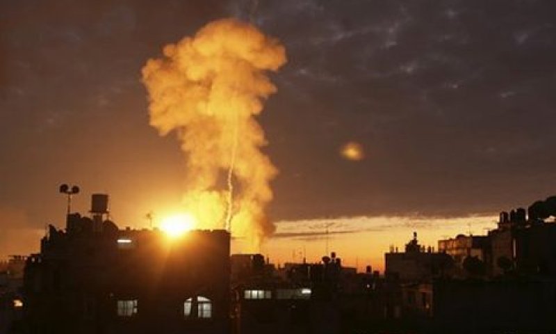 המטוסים תקפו עם רדת החשיכה [צילום: AP]