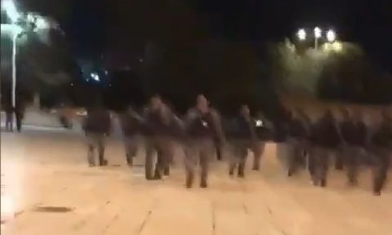 שוטרים שפרצו למתחם הר הבית