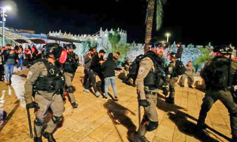 מעצר מתפרעים [צילום: ג'מאל עוואד/פלאש 90]