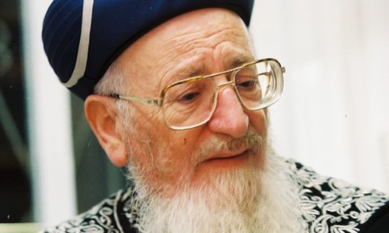 הרב מרדכי אליהו [פלאש 90]
