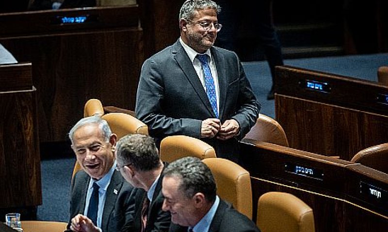 בן גביר ונתניהו. "התקפלות פירושה השפלה" [צילום: יונתן זינדל/פלאש 90]