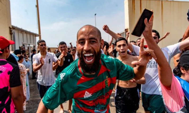 מהגרים פרצו ממרוקו אל שטח המובלעת הספרדית סאוטה (30.07.26) [צילום: AP/Antonio Sempere]