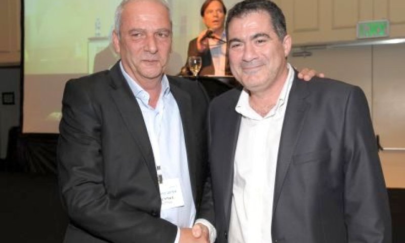 סרוגו ובובליל. בסוף היה חיבוק [צילום: כפיר סיון]