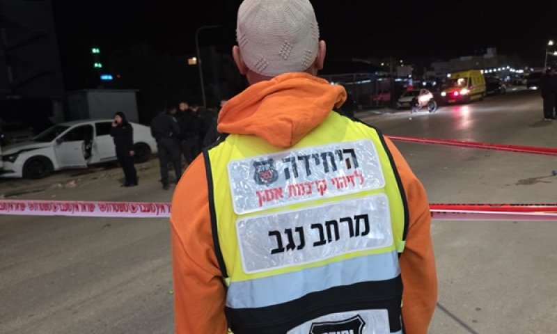 זירת הרצח ברהט הלילה [צילום: דוברות זק"א]