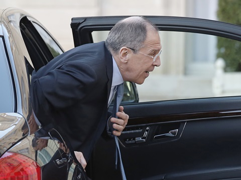 לברוב מגיע לארמון נשיא צרפת [צילום: AP]