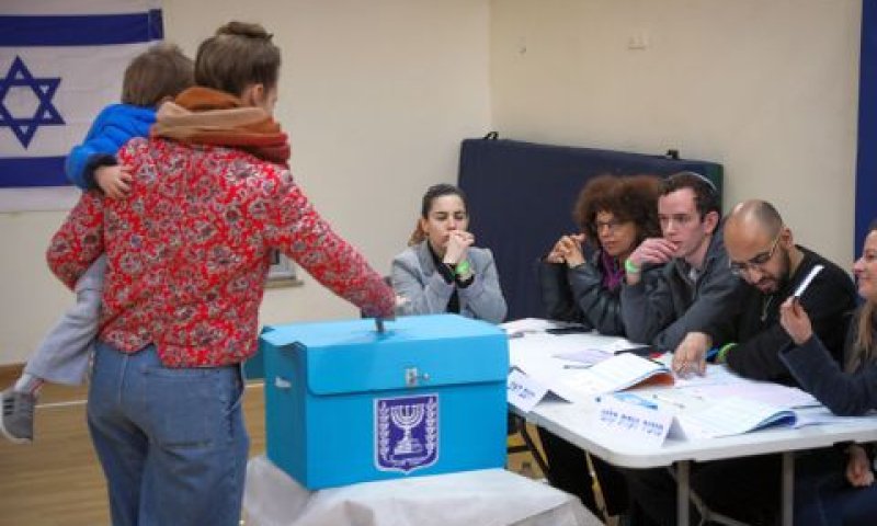 עבודה שאינה "בסיס לחיים" [צילום: אוליביה פיטוסי, פלאש 90]