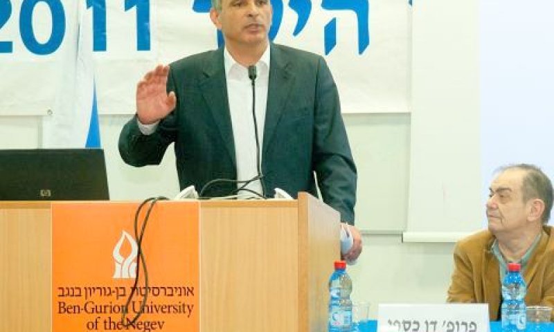פרופ' דן כספי והשר משה כחלון [צילום: דני מכליס]