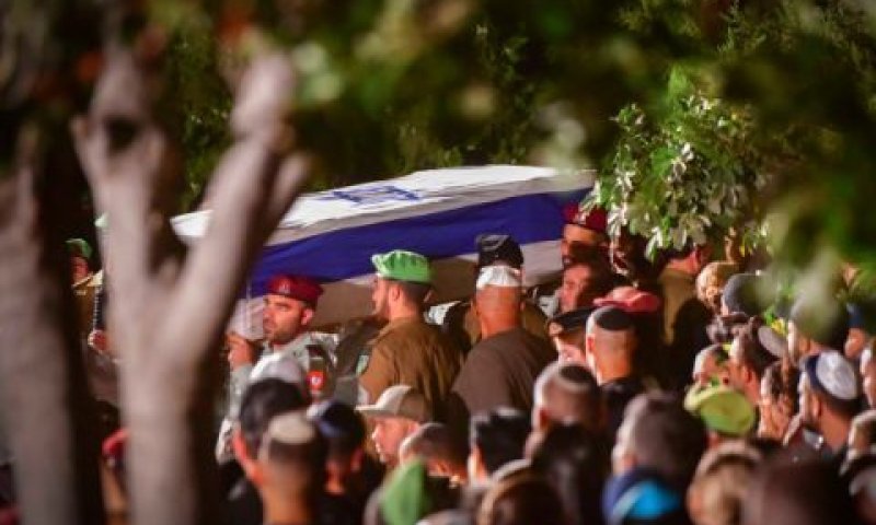 מסע הלוויה של רס"ן בר פלח בנתניה [צילום: אבשלום ששוני/פלאש 90]