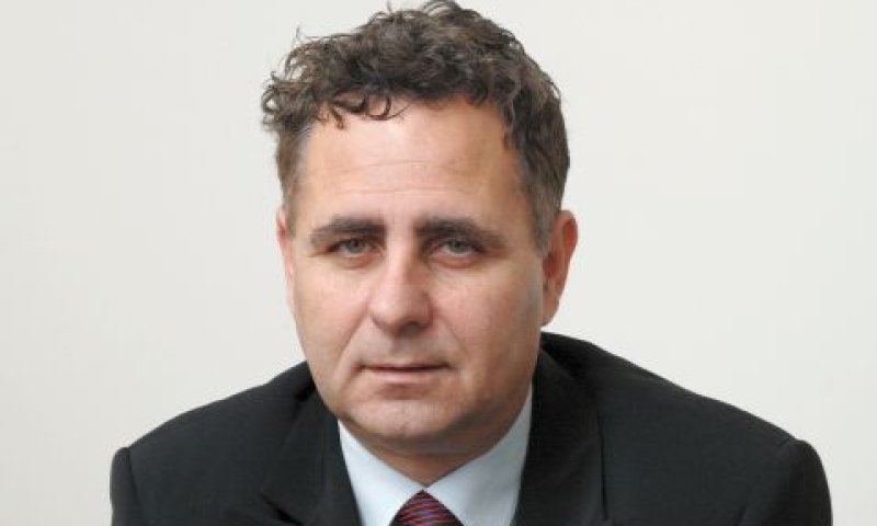 שביט. "שני כובעים"