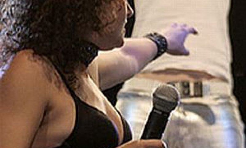 רק דאבל A, אבל חושבת טריפל X. פיצ'ז [צילום: מתוך עכבר העיר]