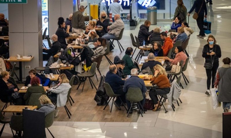 מתחמי האוכל יוחרגו משאר החנויות בקניון ביחס לחובת תו ירוק [צילום: יונתן זינדל, פלאש 90]