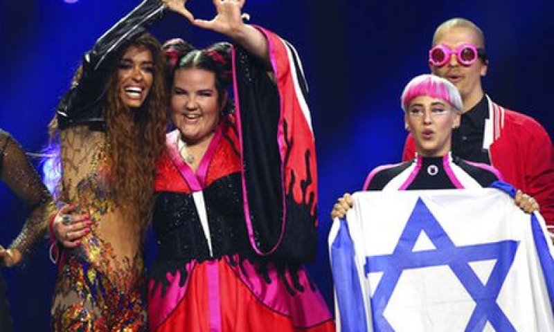 נטע ברזילי באירווזיון [צילום: ארמנדו פראנסה/AP]