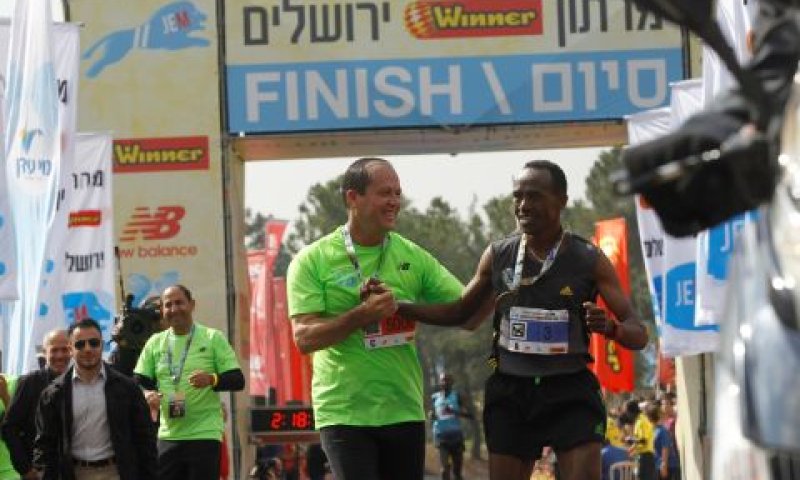 ברקת עם המנצח [צילום: פלאש 90]