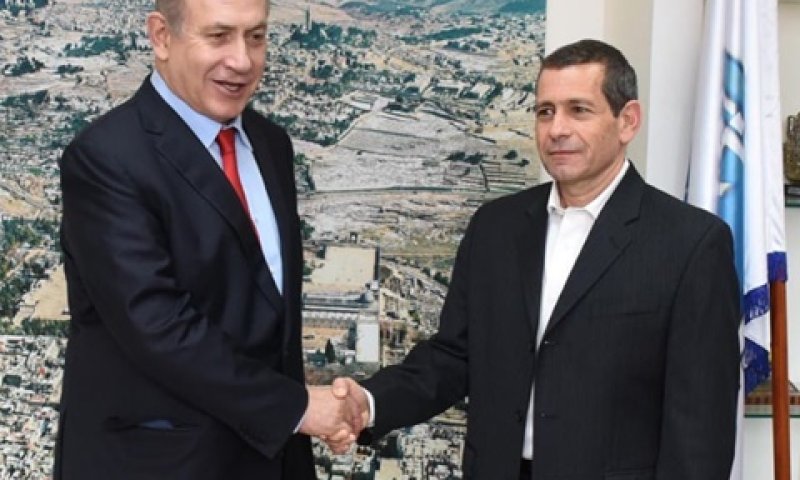 ארגמן ונתניהו. פרס למבצעים פורצי דרך [צילום: תקשורת שב"כ]