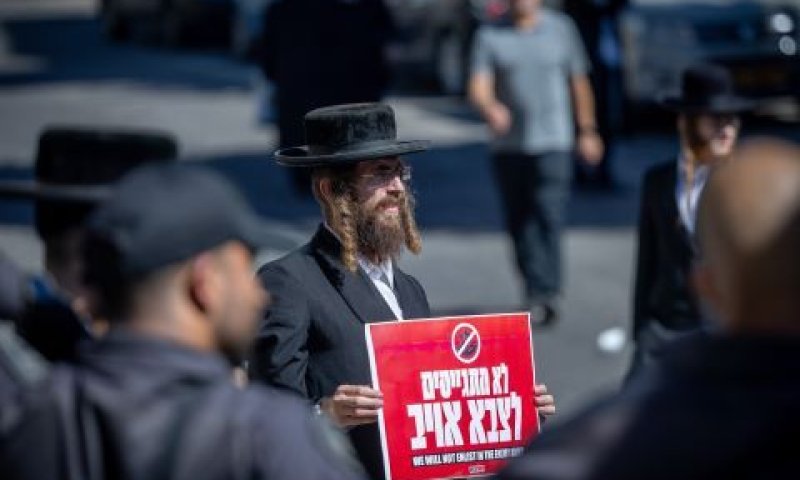 עשרות בודדים התגייסו השנה [צילום: יונתן זינדל, פלאש 90]