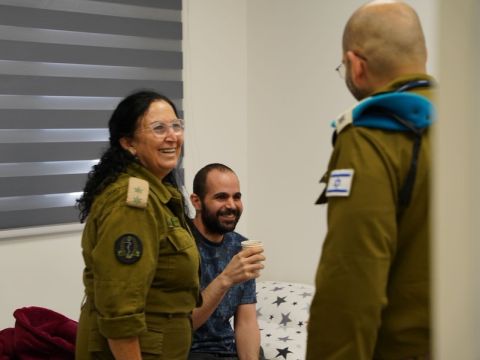 ירדן ביבס עם כוח צה"ל [צילום: דובר צה"ל]