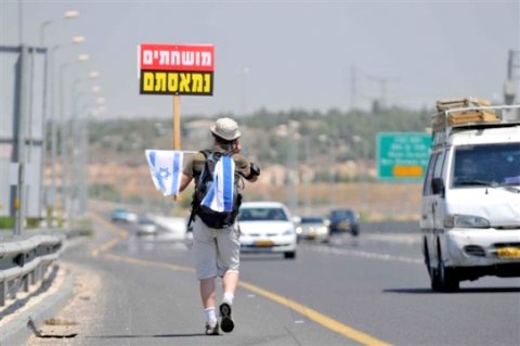 אייל אמוץ בדרכים [צילום: יוסי זליגר]