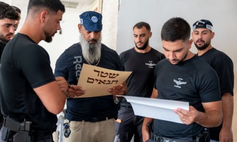קטינות נישאו וילדו בעודן רשומות כרווקות [צילום: דוברות המשטרה]