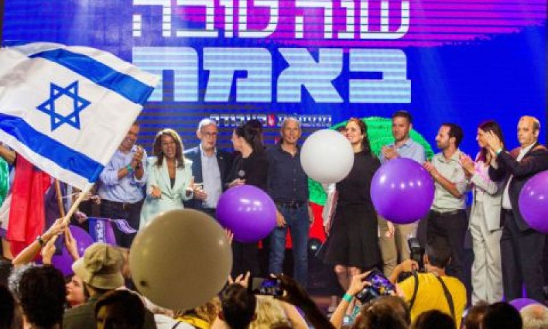 הרמת כוסית של מפלגת העבודה בת"א. באחד הסקרים קיבלה רק 4 [צילום: פלאש 90]