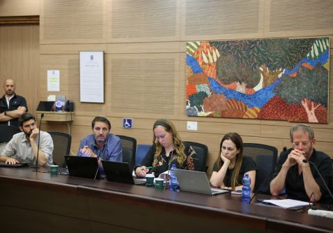 חנן ארליך (בחוצה כחולה) [נועם מושקוביץ]